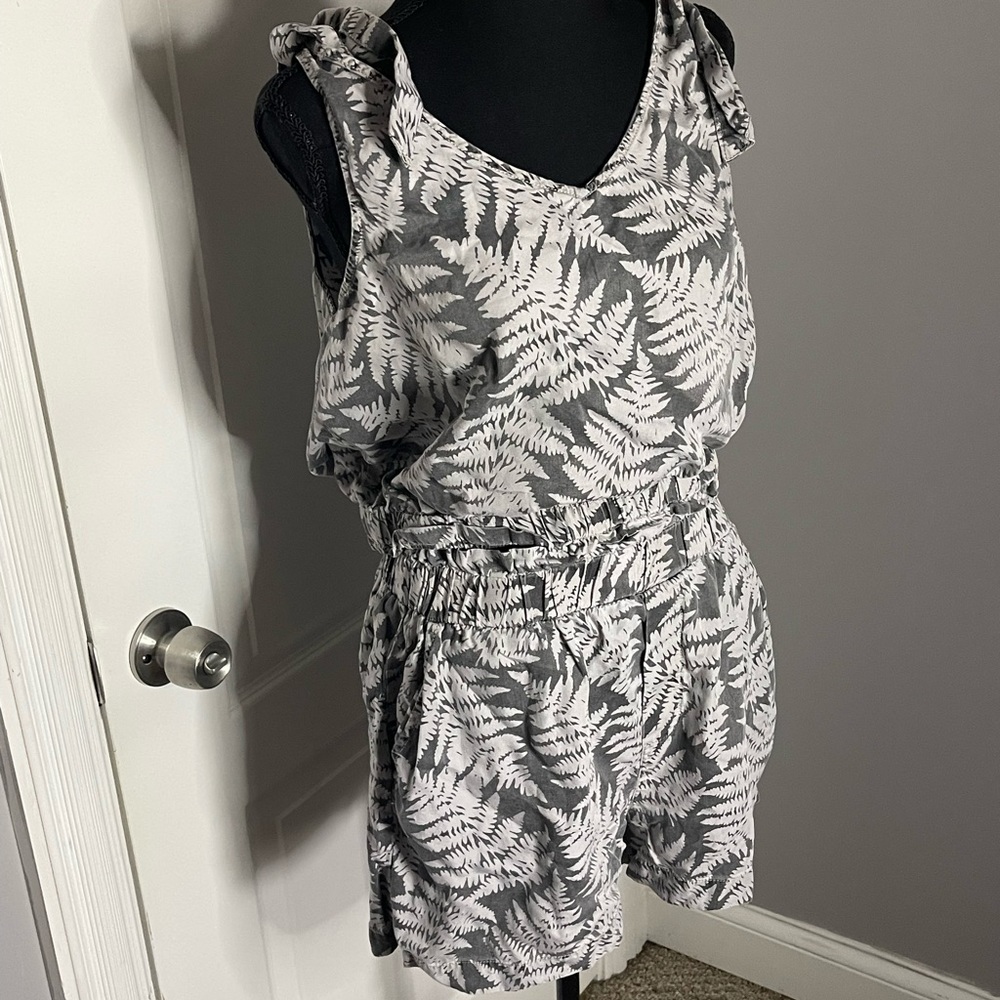 Jane and Delaney two piece short set, size medium